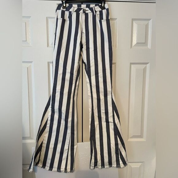 Wisteria Lane Bell Bottom Striped Jeans Size Medium - Picture 1 of 10